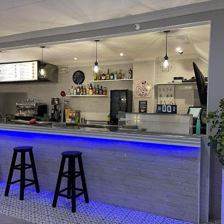 Hostal Restaurante Avenida De Madrid Terrassa Extérieur photo