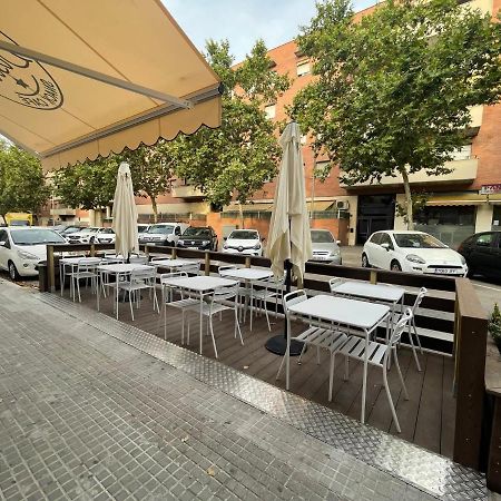 Hostal Restaurante Avenida De Madrid Terrassa Extérieur photo