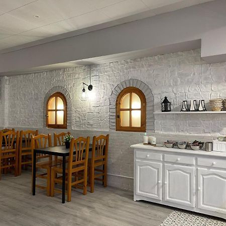 Hostal Restaurante Avenida De Madrid Terrassa Extérieur photo