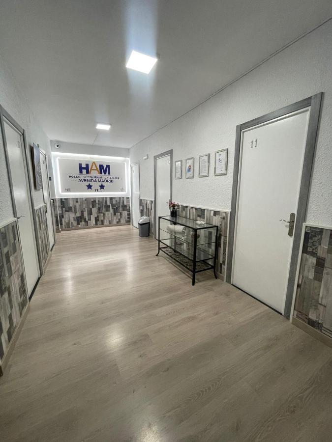 Hostal Restaurante Avenida De Madrid Terrassa Extérieur photo