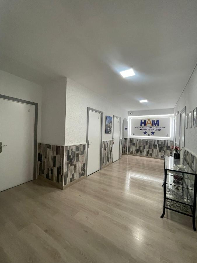 Hostal Restaurante Avenida De Madrid Terrassa Extérieur photo