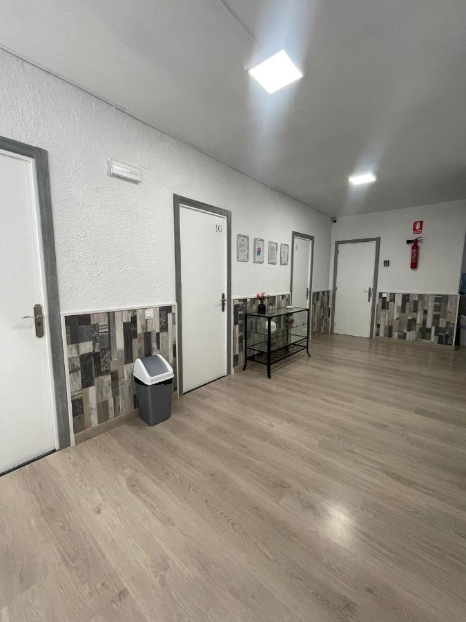Hostal Restaurante Avenida De Madrid Terrassa Extérieur photo