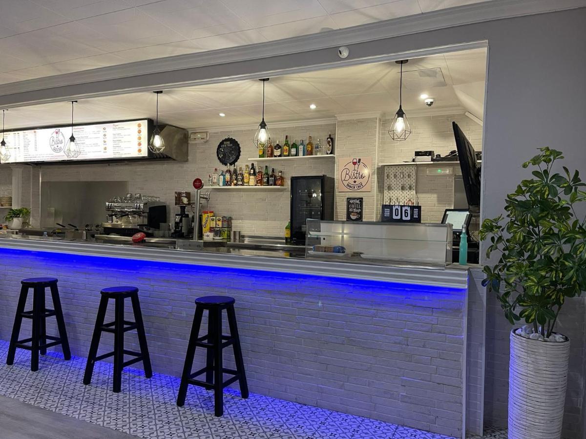 Hostal Restaurante Avenida De Madrid Terrassa Extérieur photo