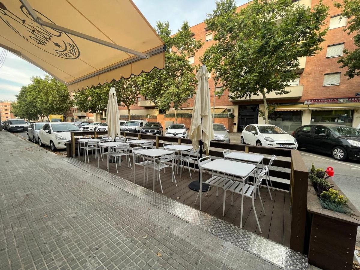 Hostal Restaurante Avenida De Madrid Terrassa Extérieur photo
