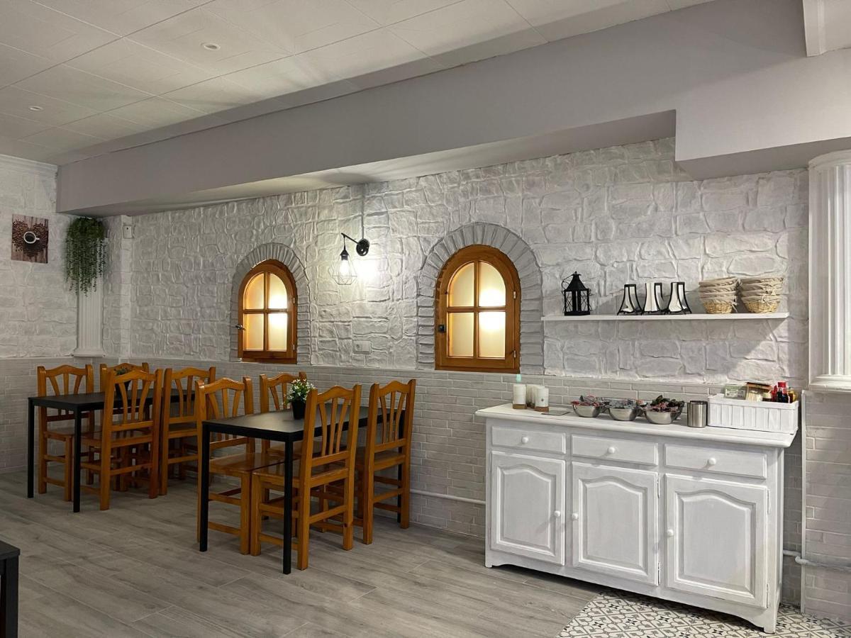 Hostal Restaurante Avenida De Madrid Terrassa Extérieur photo