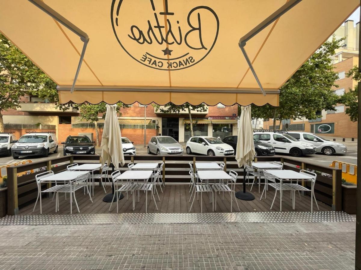 Hostal Restaurante Avenida De Madrid Terrassa Extérieur photo