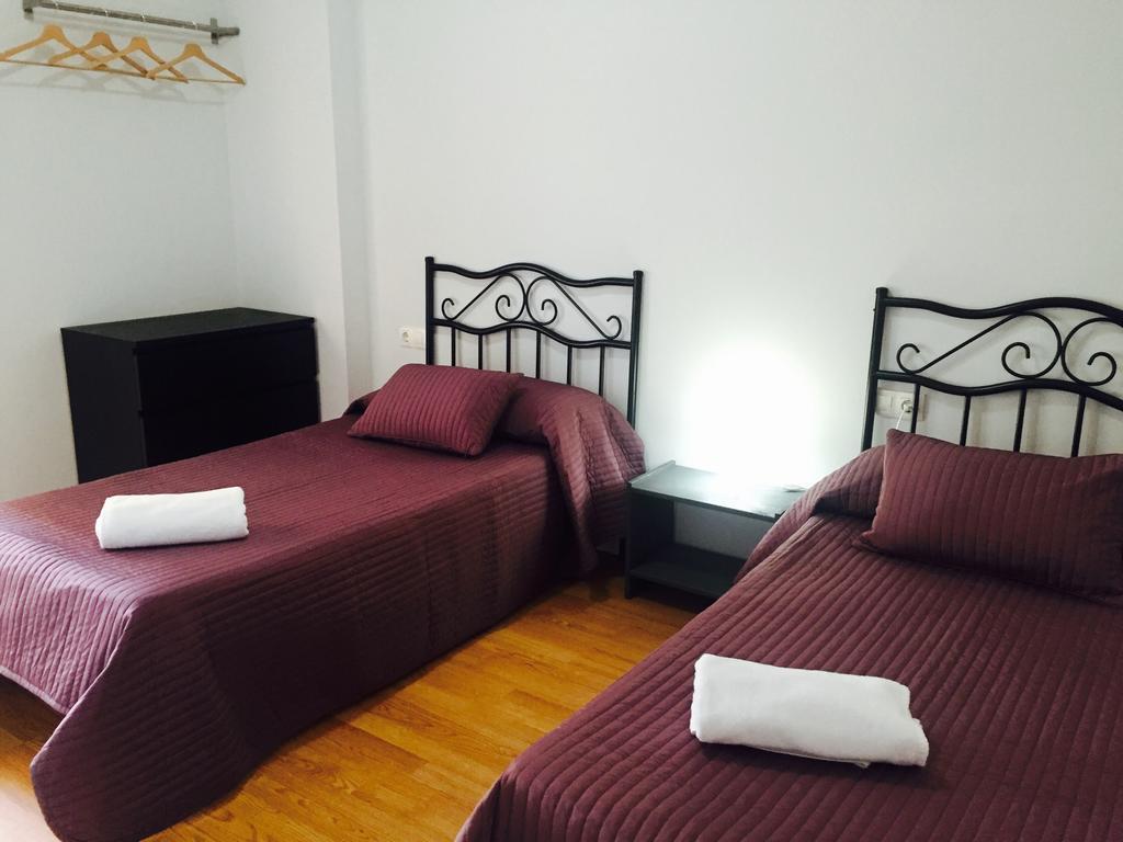 Hostal Restaurante Avenida De Madrid Terrassa Extérieur photo