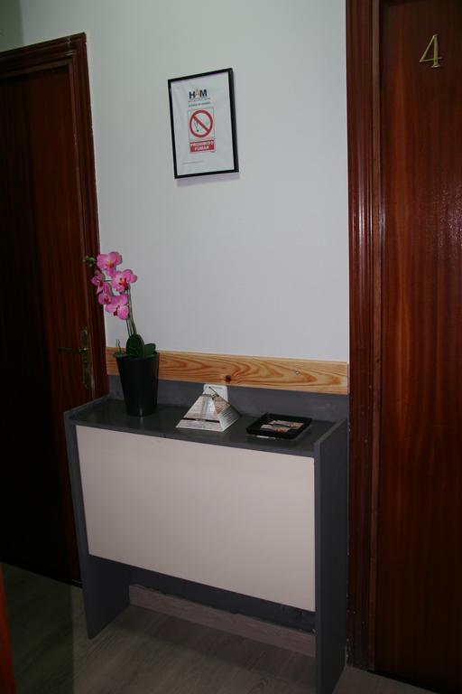 Hostal Restaurante Avenida De Madrid Terrassa Extérieur photo