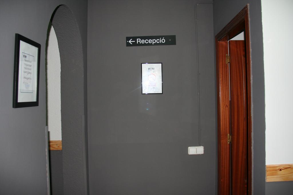 Hostal Restaurante Avenida De Madrid Terrassa Extérieur photo