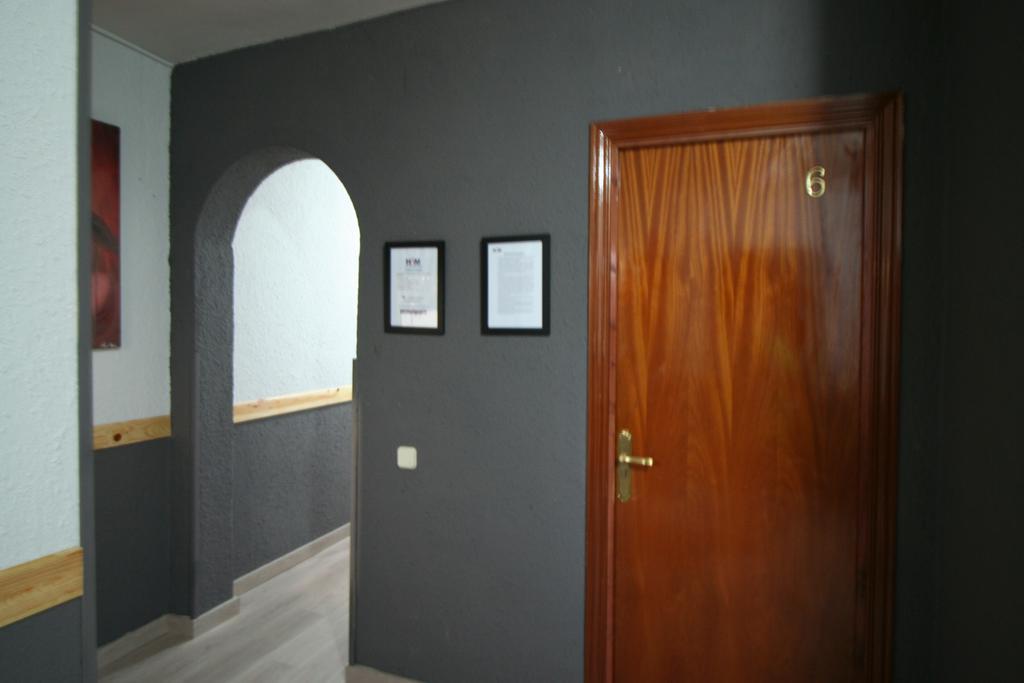 Hostal Restaurante Avenida De Madrid Terrassa Extérieur photo