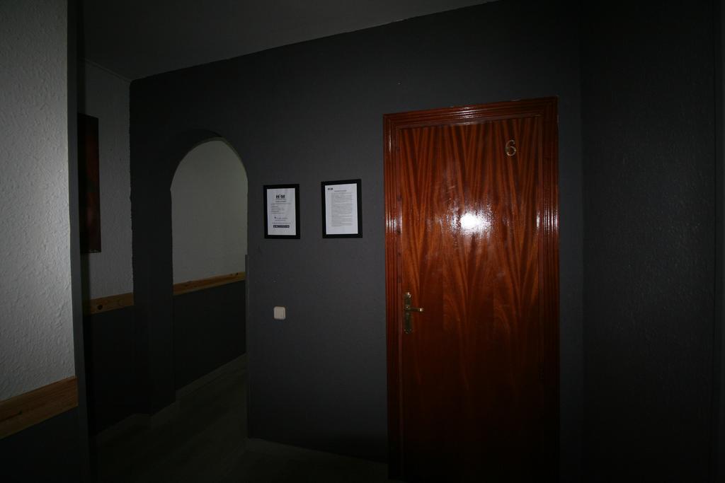 Hostal Restaurante Avenida De Madrid Terrassa Extérieur photo