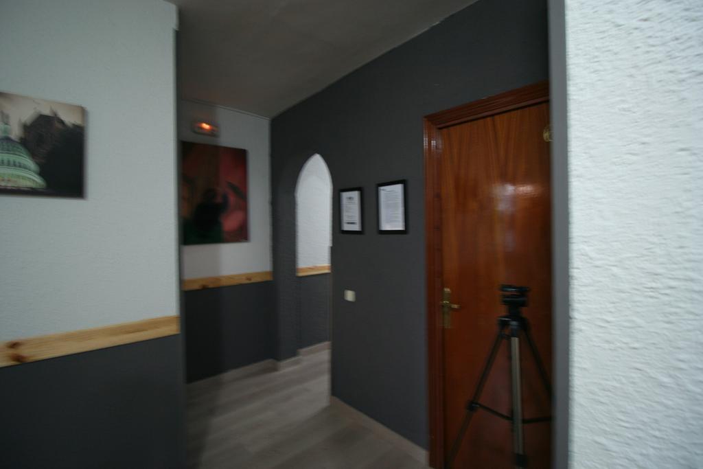 Hostal Restaurante Avenida De Madrid Terrassa Extérieur photo