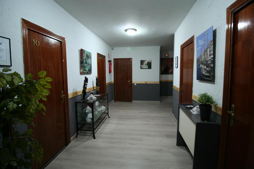Hostal Restaurante Avenida De Madrid Terrassa Extérieur photo