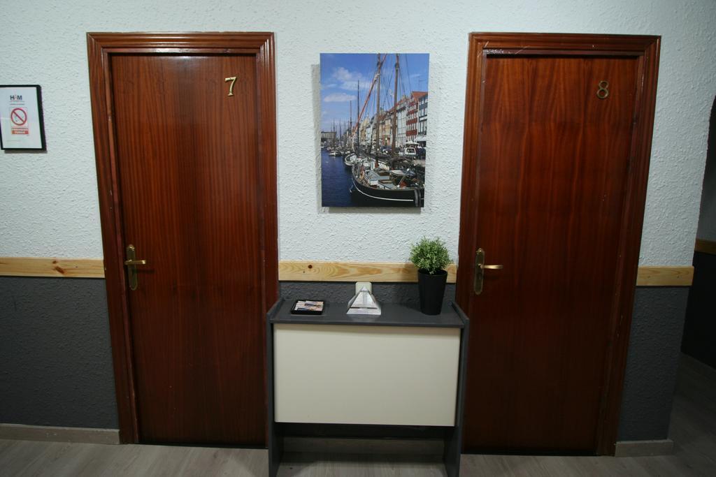 Hostal Restaurante Avenida De Madrid Terrassa Extérieur photo