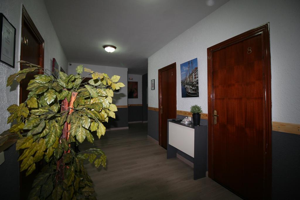 Hostal Restaurante Avenida De Madrid Terrassa Extérieur photo