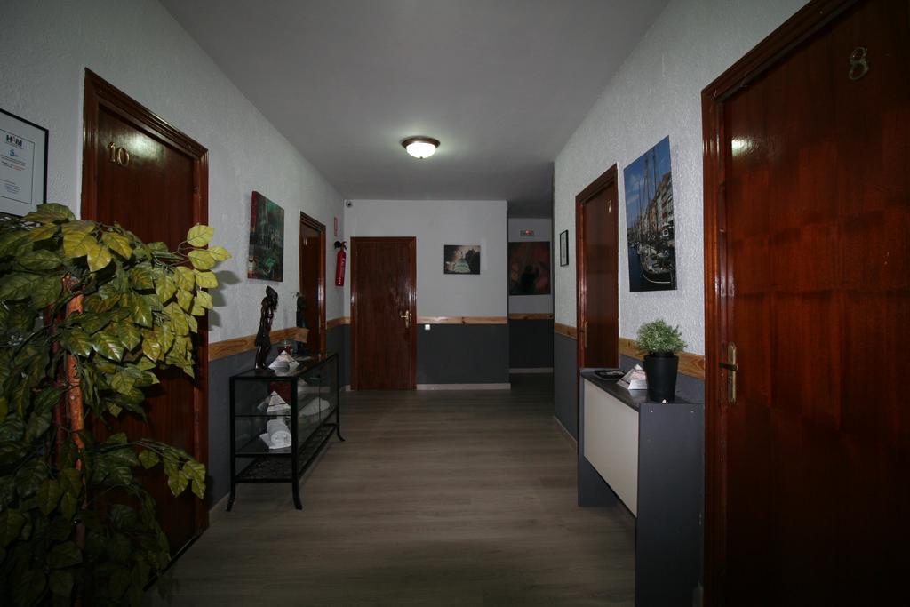 Hostal Restaurante Avenida De Madrid Terrassa Extérieur photo