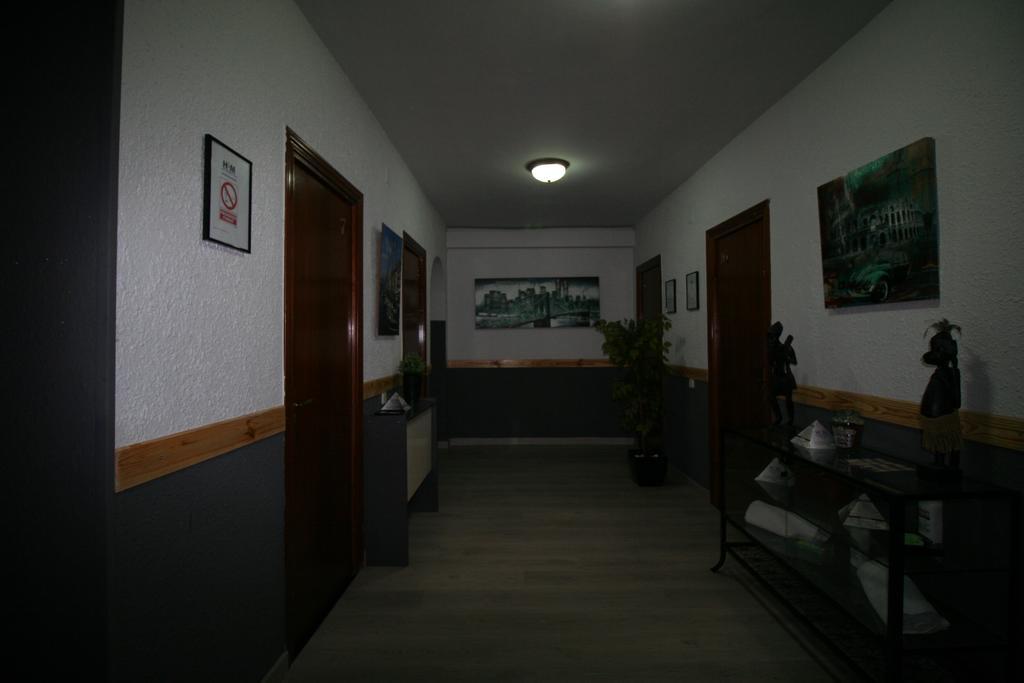 Hostal Restaurante Avenida De Madrid Terrassa Extérieur photo